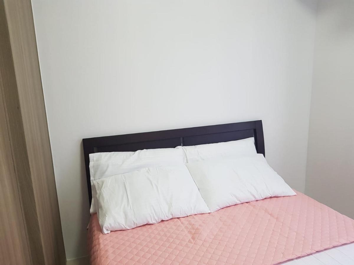 Aparthotel Comfortable 1-bedroom Unit With Balcony At Fame Residences *