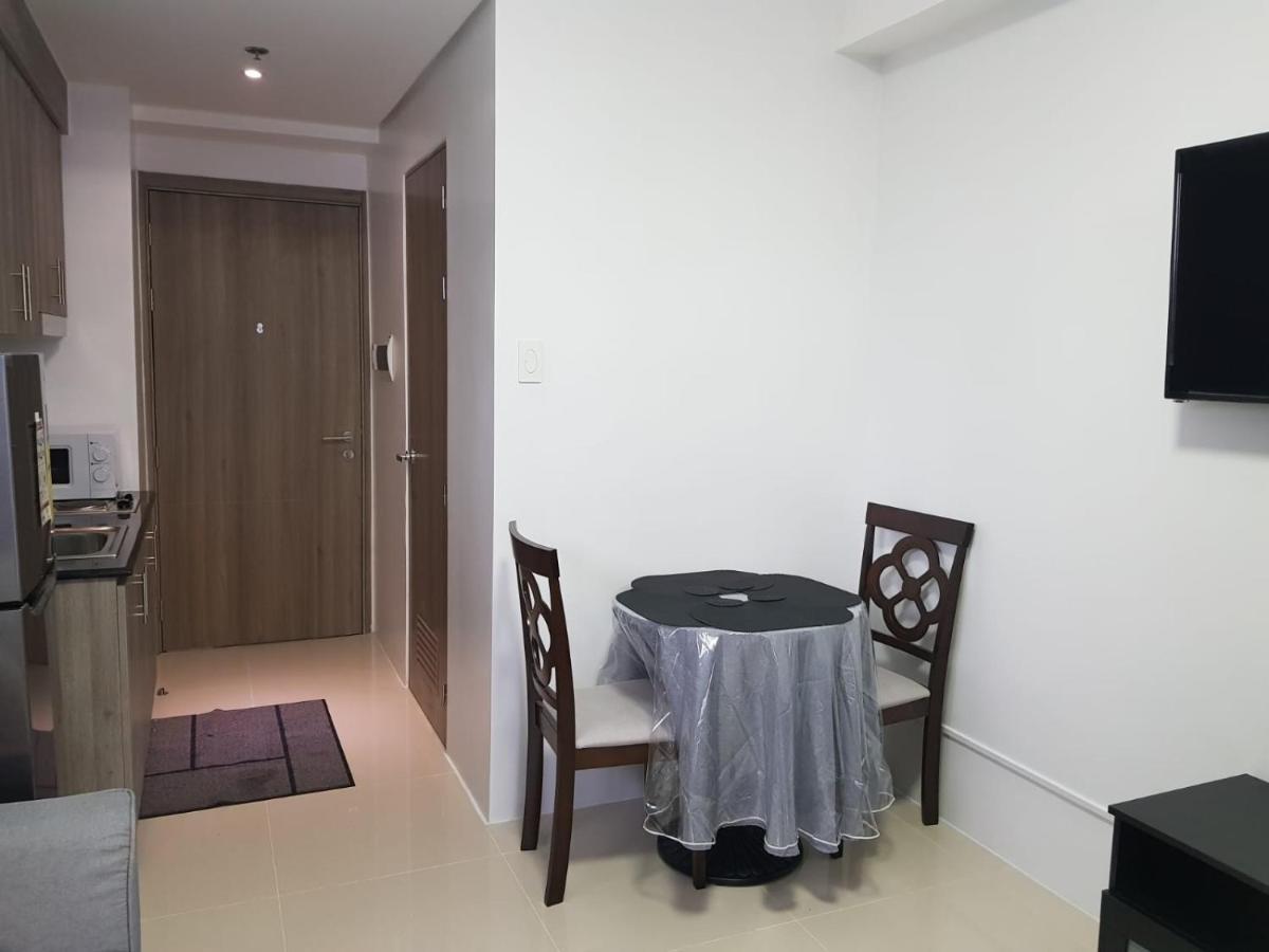 Comfortable 1-bedroom Unit With Balcony At Fame Residences Aparthotel